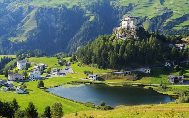 瑞士塔拉斯普城堡 (Schloss Tarasp), 欧洲千年历史旅游打卡景点